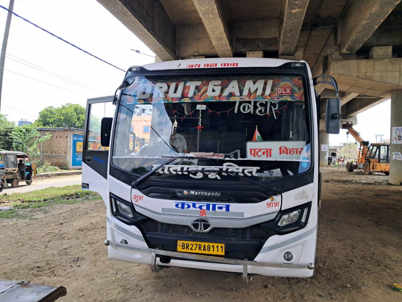 Drutgami Deluxe bus front under flyover